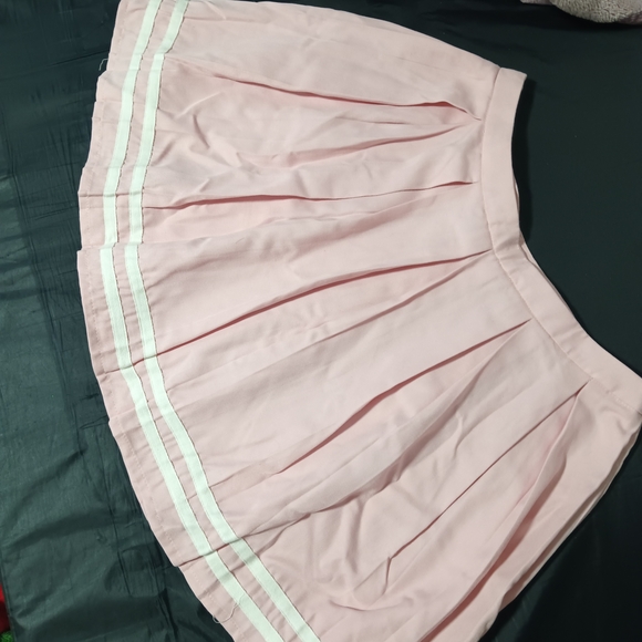 Hot Topic Light Pink Skater Skirt - Picture 2 of 7